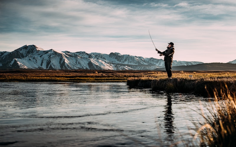 Une pêche hivernale réussie : conseils et astuces pour utiliser les bons leurres
